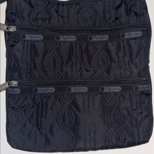 LESPORT SAC BLACK NYLON CROSSBODY BAG 2 ZIP POCKETS ON ONE SIDE ADJUSTABLE STRAP